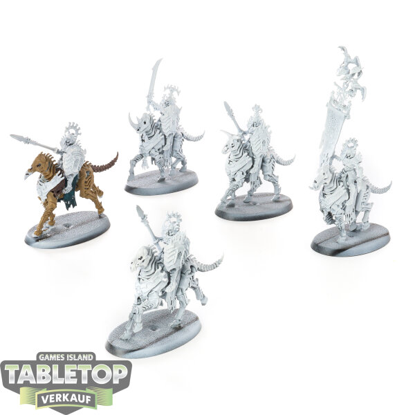 Ossiarch Bonereapers - 5x Kavalos Deathriders - teilweise bemalt