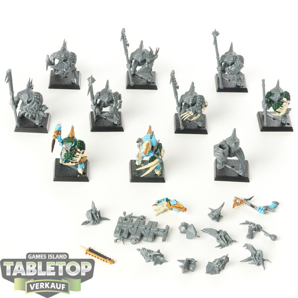Lizardmen - 12 Temple Guard - teilweise gebaut