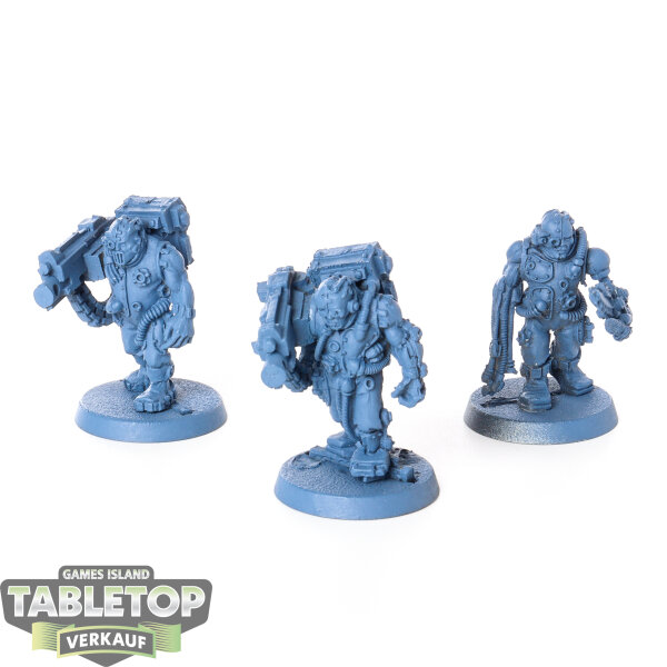 Space Marines - 3 x Servitors - teilweise bemalt