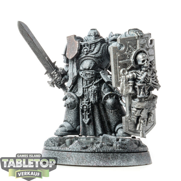 Space Marines - Captain with Relic Shield - teilweise bemalt