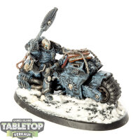 Space Marines - Chaplain on Bike - bemalt
