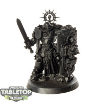 Space Marines - Captain with Relic Shield - grundiert