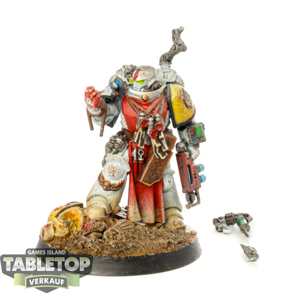 Imperial Fists - Apothecary - bemalt