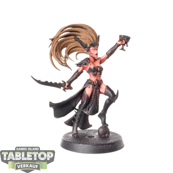 Daughters of Khaine - Hag Queen - teilweise bemalt
