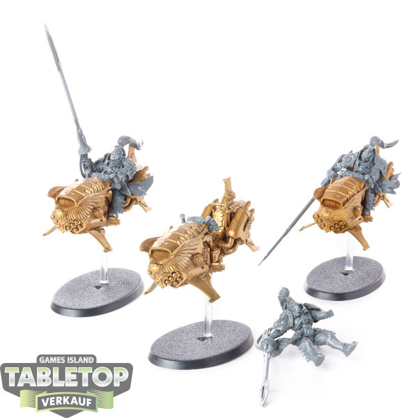 Adeptus Custodes - 3 Vertus Praetors - teilweise bemalt