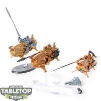 Adeptus Custodes - 3 Vertus Praetors - teilweise bemalt