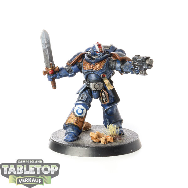 Ultramarines - Primaris Lieutenant with Power Sword klassisch - bemalt