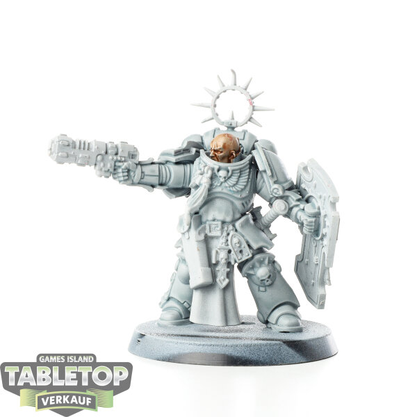 Space Marines - Lieutenant with Storm Shield - teilweise bemalt