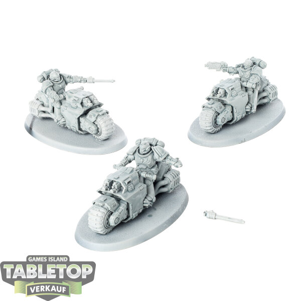 Space Marines - 3 Outriders - grundiert