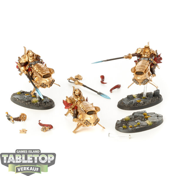Adeptus Custodes - 3 Vertus Praetors - teilweise bemalt