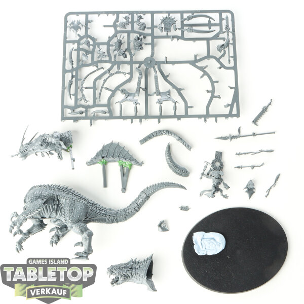 Seraphon - Skink Oracle on Troglodon - teilweise gebaut