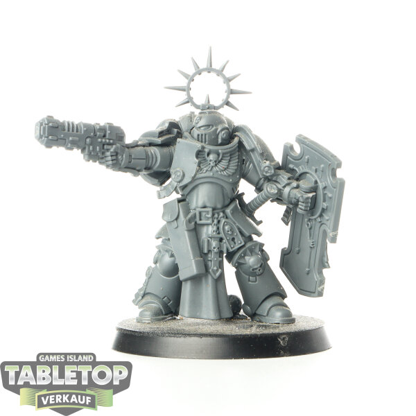 Space Marines - Lieutenant with Storm Shield - unbemalt
