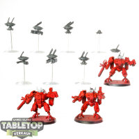 Tau Empire - 3 XV8 Crisis Battlesuit Team - teilweise bemalt
