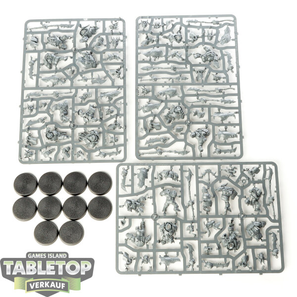 Orruk Warclans - 10 Ardboyz - im Gussrahmen