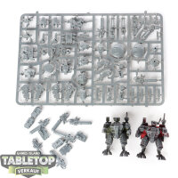Tau Empire - 3 XV8 Crisis Battlesuit Team - teilweise gebaut
