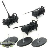 Adeptus Custodes - 3x Vertus Praetors - grundiert