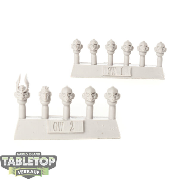 Horus Heresy - 11x Night Lords MKVI Heads - teilweise bemalt