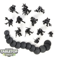 Orks - 12 Kommandos - grundiert