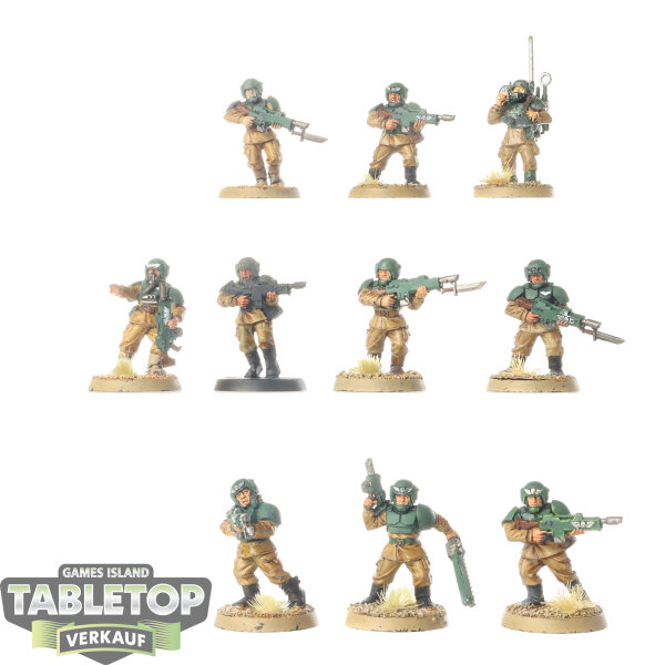 Astra Militarum - 10 Cadian Shock Troops classic - teilweise bemalt