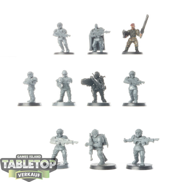Astra Militarum - 10 Cadian Shock Troops classic - teilweise bemalt