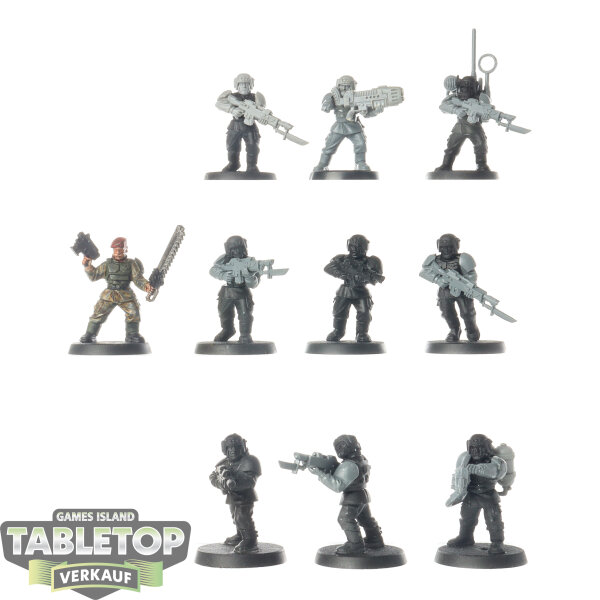 Astra Militarum - 10 Cadian Shock Troops classic - teilweise bemalt