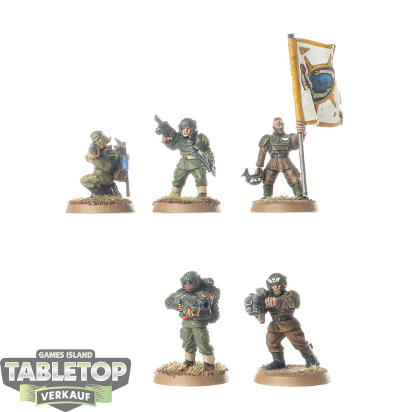 Astra Militarum - 5 Cadian Command Squad classic - teilweise bemalt