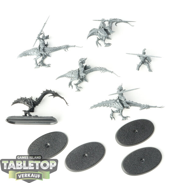 Hedonites of Slaanesh - 5 Hellstriders - teilweise bemalt