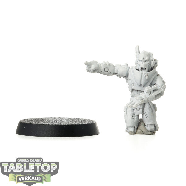 Tau Empire - Commander Longstrike - grundiert