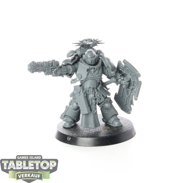 Space Marines - Lieutenant with Storm Shield - unbemalt
