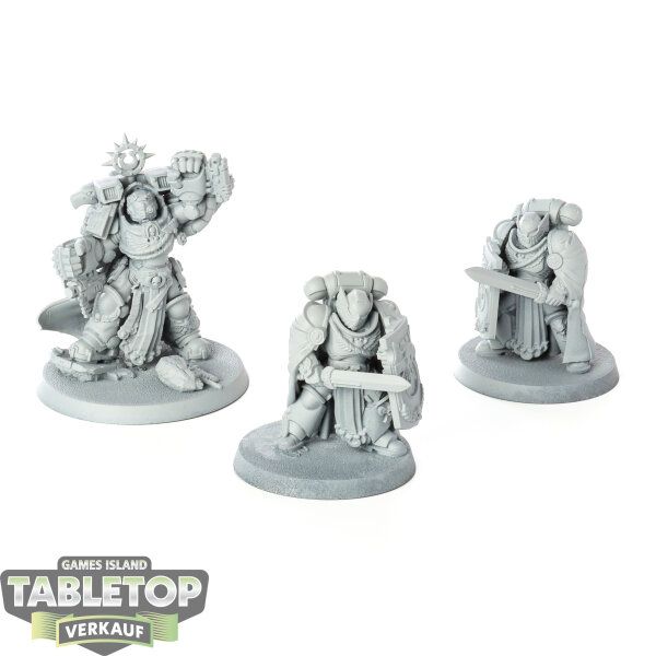 Ultramarines - 3 Marneus Calgar klassisch - grundiert