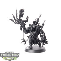 Orks - Ork Painboy - grundiert