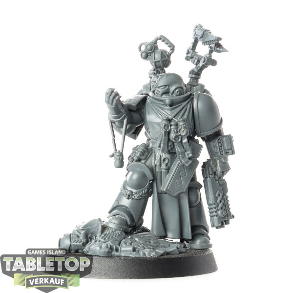 Space Marines - Apothecary - unbemalt