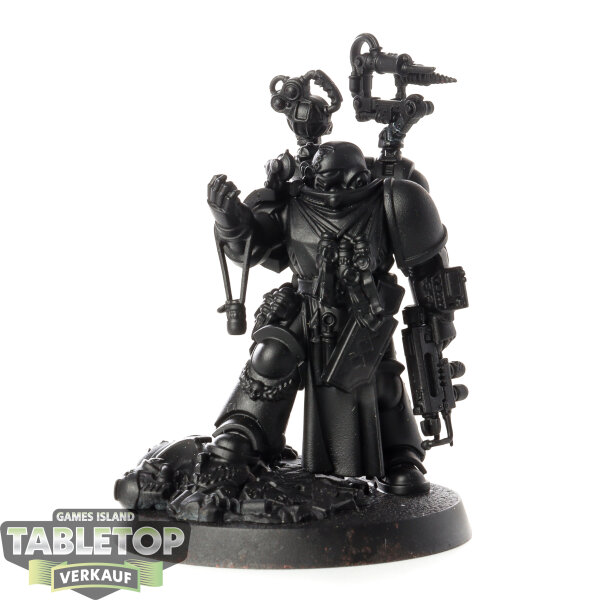Space Marines - Apothecary - grundiert