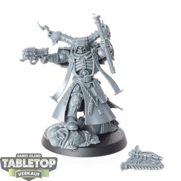Space Marines - Chaplain - im Gussrahmen