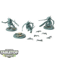 Tyraniden - 3x Tyranid Warriors - grundiert