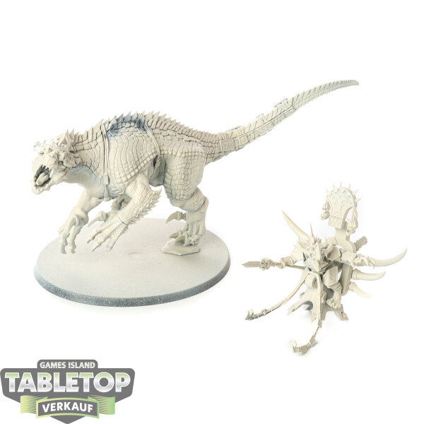 Seraphon - Saurus Oldblood on Carnosaur - grundiert