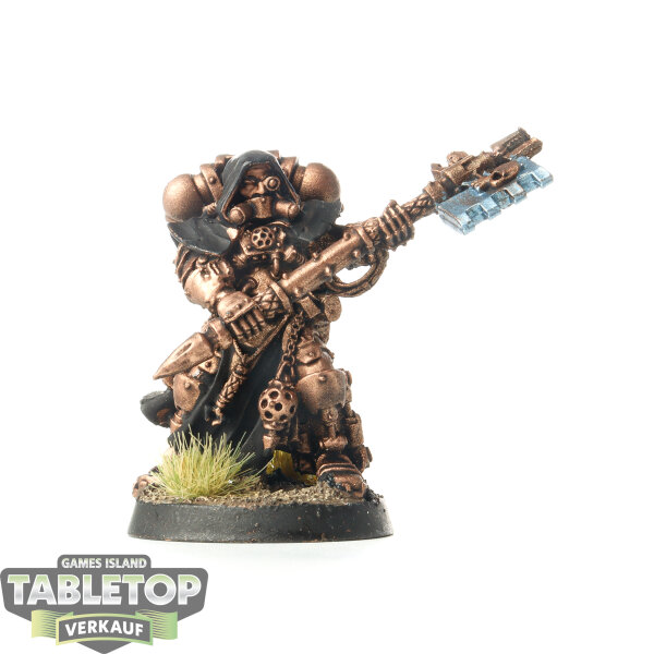Space Marines - Tech-Priest Enginseer klassisch - teilweise bemalt