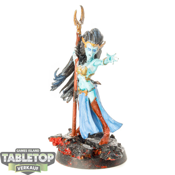 Daughters of Khaine - Sorceress - teilweise bemalt
