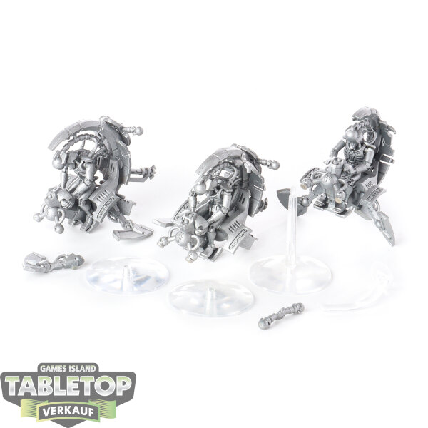 Necrons - 3x Tomb Blades - grundiert