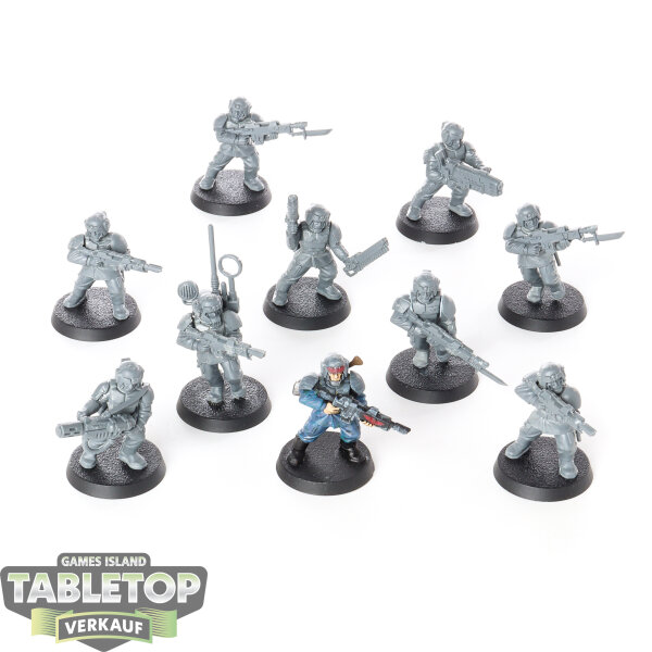 Astra Militarum - 10x Cadian Shock Troops klassisch - teilweise bemalt