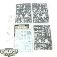 Necrons - 3x Tomb Blades - im Gussrahmen