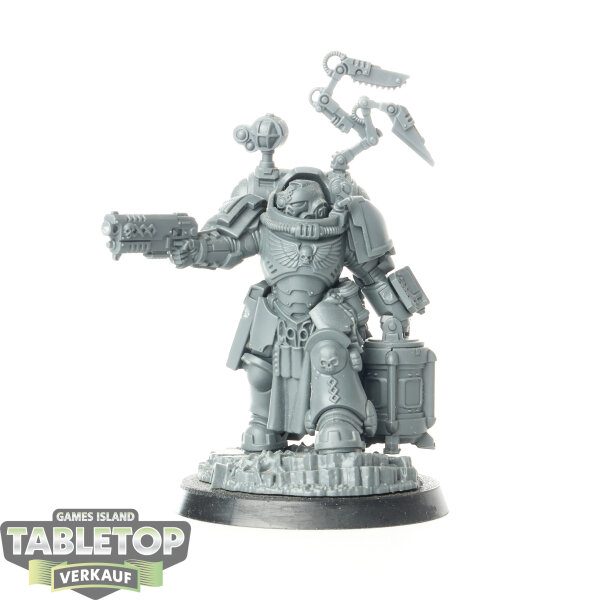Space Marines - Apothecary Biologis - unbemalt
