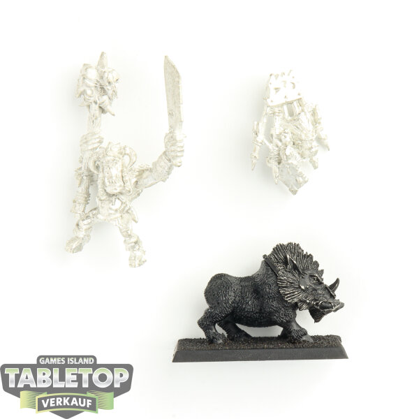 Orc & Goblin Tribes - Orc Shaman on a War Boar - teilweise bemalt