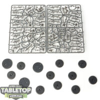 Necrons - 10x Necron Warriors & Scarabs - im Gussrahmen