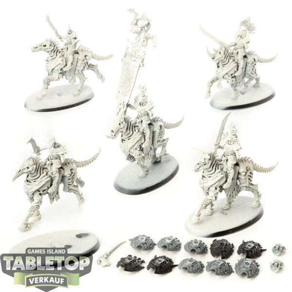 Ossiarch Bonereapers - 5 x Kavalos Deathriders - teilweise gebaut