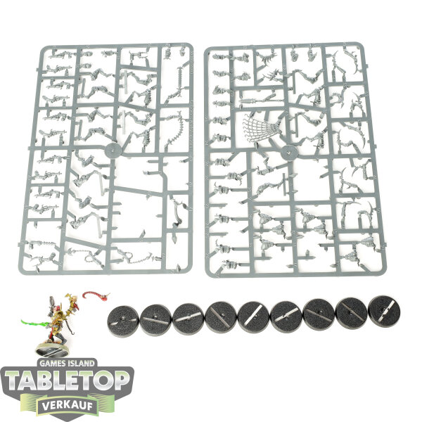 Drukhari - 10 Wyches - teilweise gebaut