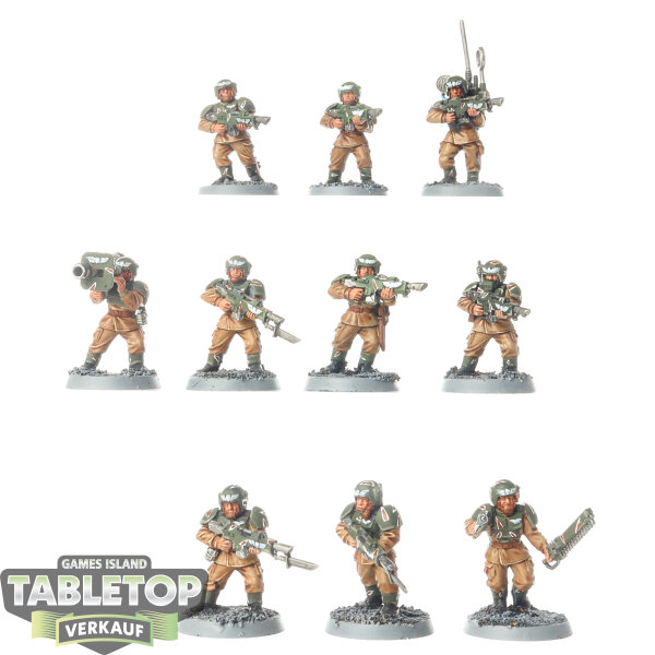 Astra Militarum - 10 x Cadian Shock Troops klassisch - bemalt
