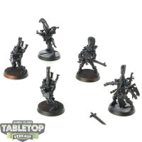 Aeldari - 5 Dire Avengers - grundiert