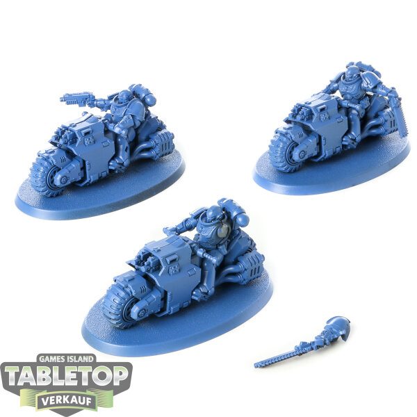 Space Marines - 3 Outriders - grundiert