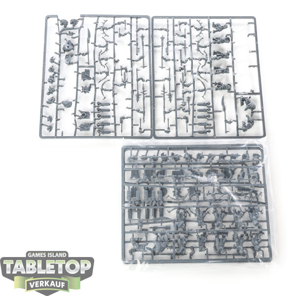 Kings of War - 15x Goblin Miniatures: Sharpsticks / Spitters / Rabble - im Gussrahmen